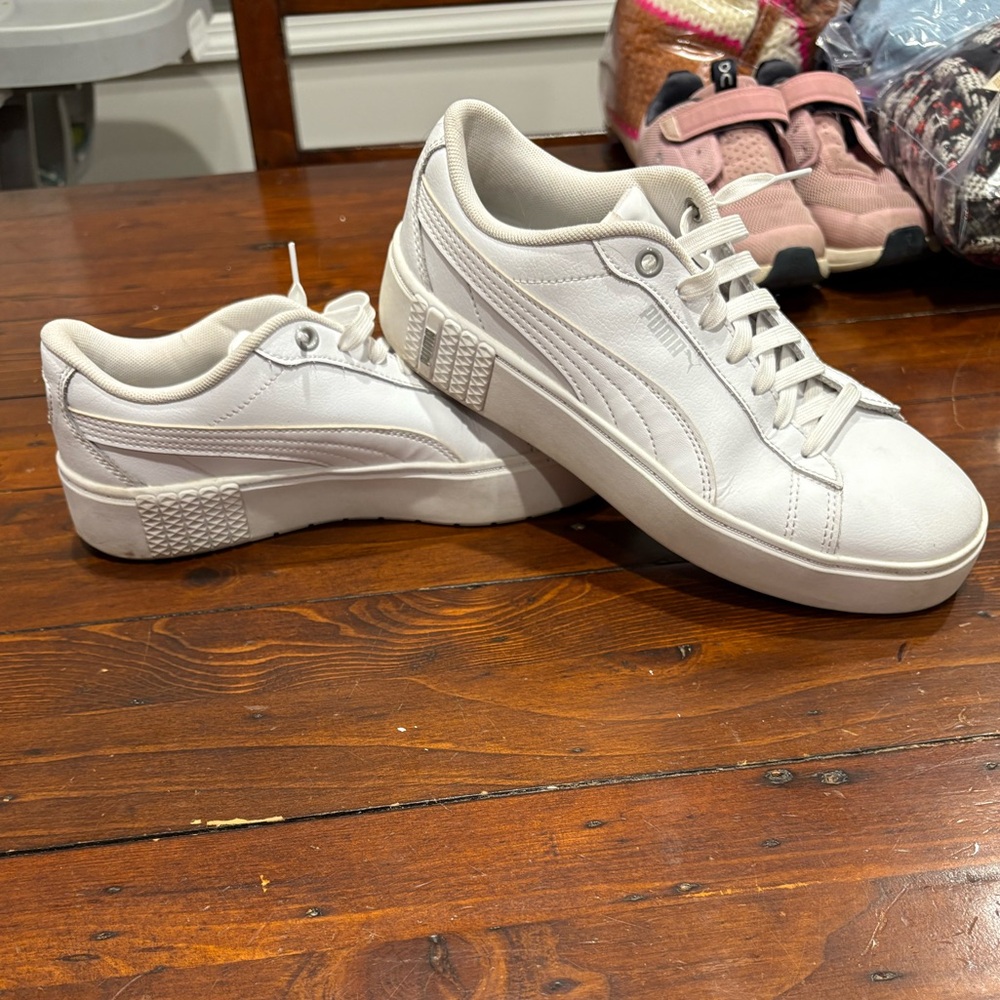 Women’s Puma White Smash Platform Sneaker Size 8
